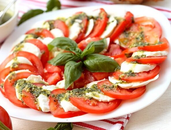 Το Caprese είναι ένα εξαιρετικό ορεκτικό για όσους ακολουθούν μεσογειακή διατροφή.